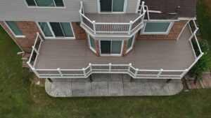 Overhead layout of Deckorators Summit Cliffside decking with picture framing, white fascia, and Trex Select railing.